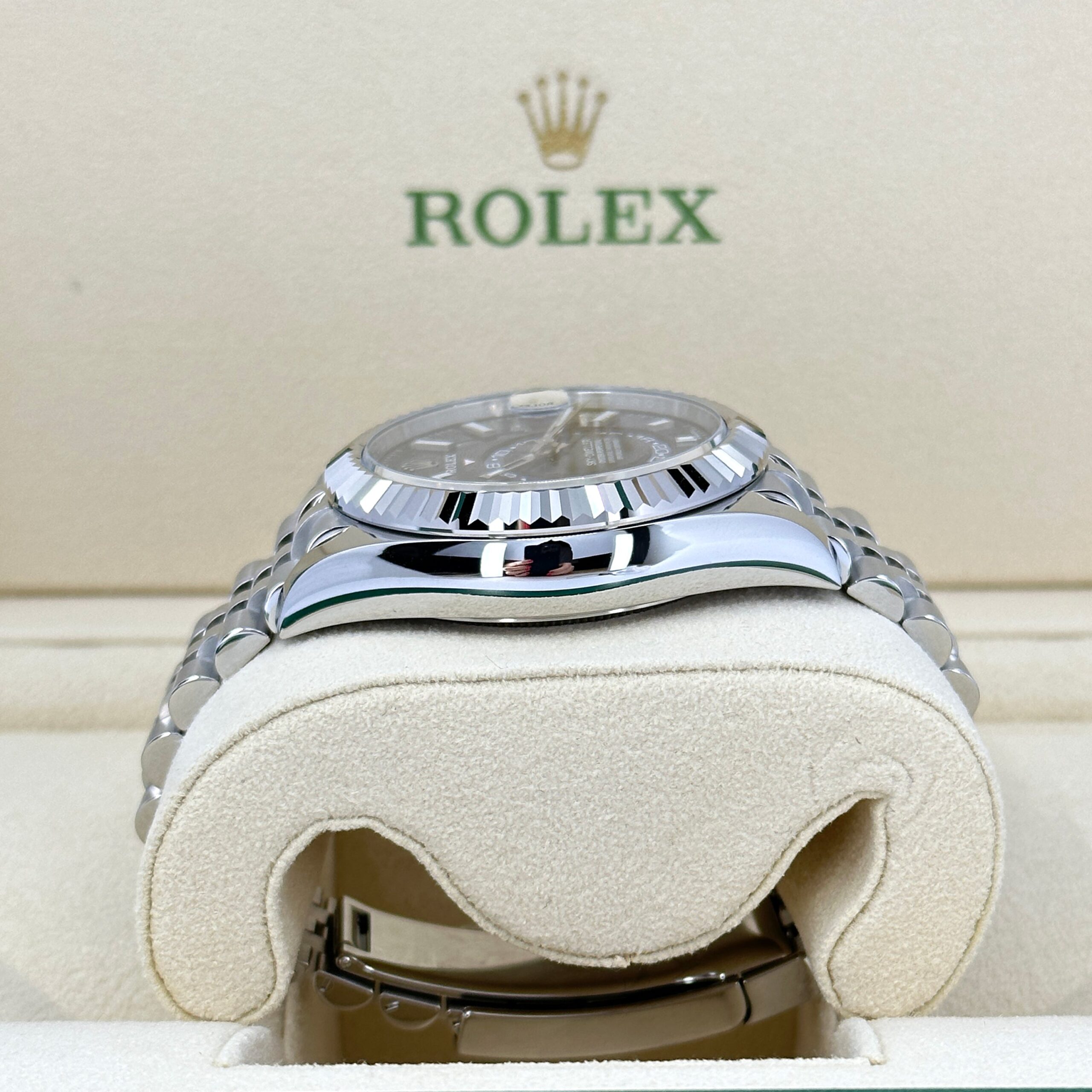 Rolex Sky-Dweller, 42mm, Oystersteel and 18k White Gold, Blue, Jubilee, Ref# 336934-0006 1:1 - Image 4