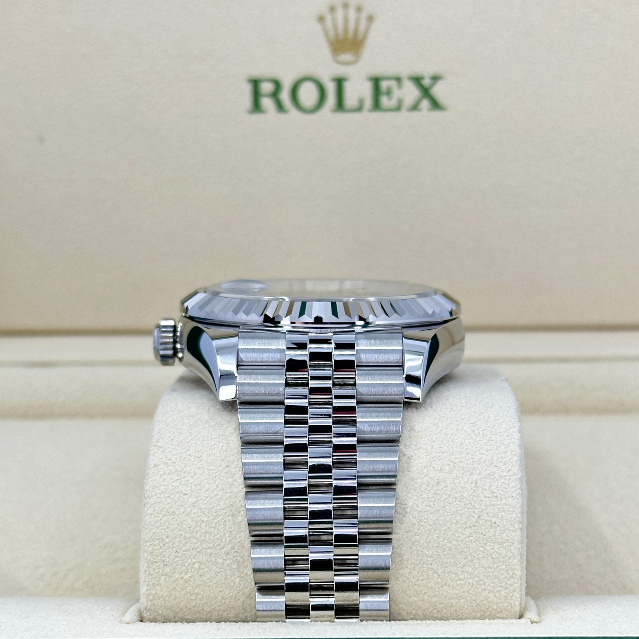 Rolex Sky-Dweller, 42mm, Oystersteel and 18k White Gold, Blue, Jubilee, Ref# 336934-0006 1:1 - Image 5