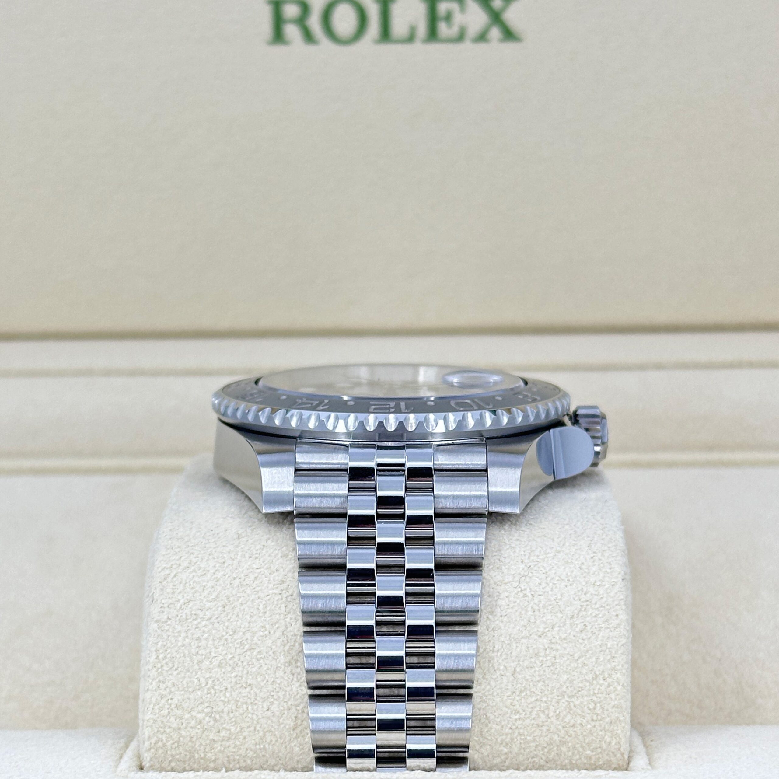 Unworn Rolex GMT-Master II Bruce Wayne, Jubilee, Ref# 126710grnr-0003 1:1 - Image 3