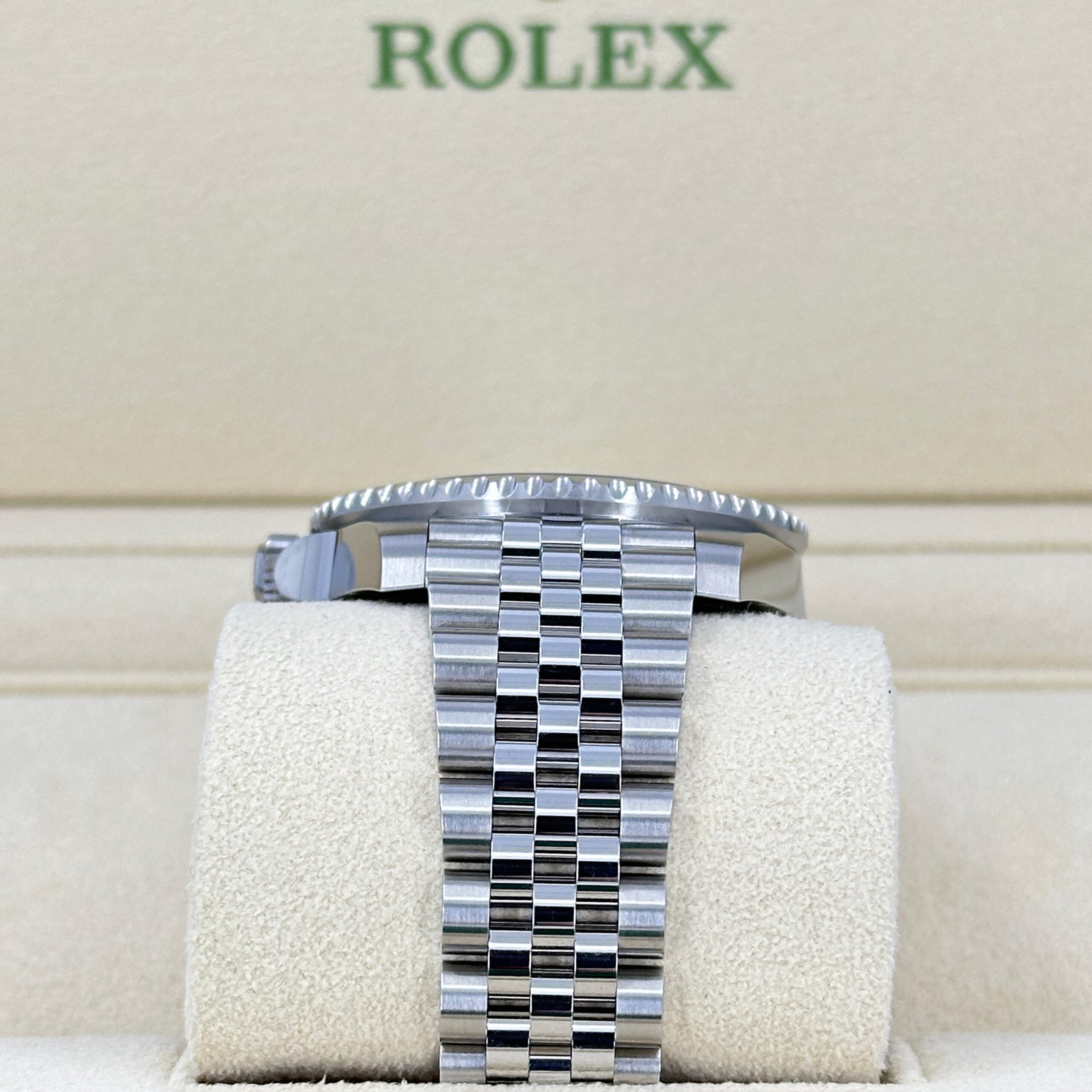 Unworn Rolex GMT-Master II Bruce Wayne, Jubilee, Ref# 126710grnr-0003 1:1 - Image 5