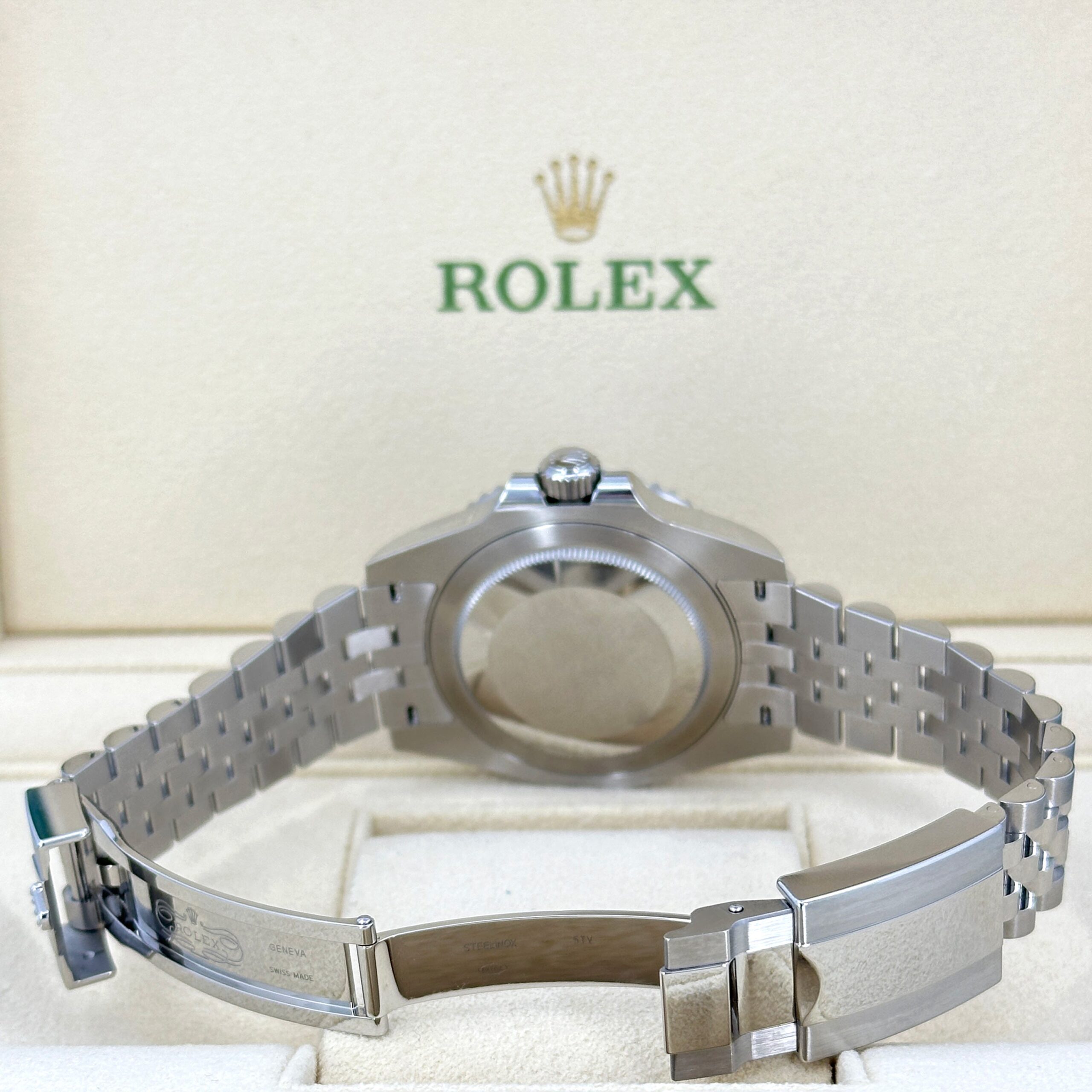 Unworn Rolex GMT-Master II Bruce Wayne, Jubilee, Ref# 126710grnr-0003 1:1 - Image 12
