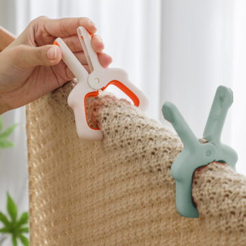 Nsxcdh Quilt Clips,Large Windproof Non-Slip Clips,Thickened Plastic Design,Strong Fixing Pegs for Blankets,Beach Towels,and Hanging Laundry